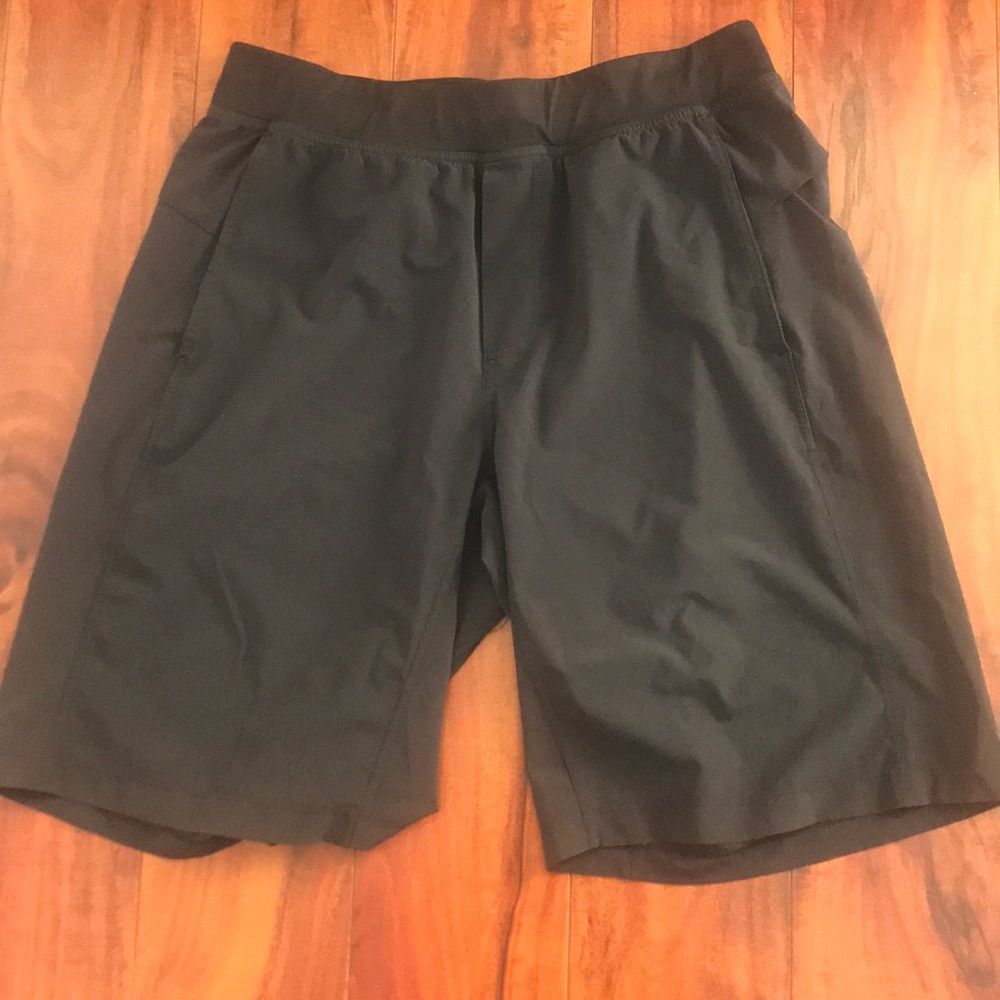 Lululemon Men’s Shorts - Black. Large.